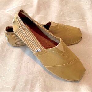 NWOT TOMS CANVAS FLATS